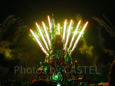 香港ディズニー夜のキャッスルショー：モーメンタス悪役のシーン