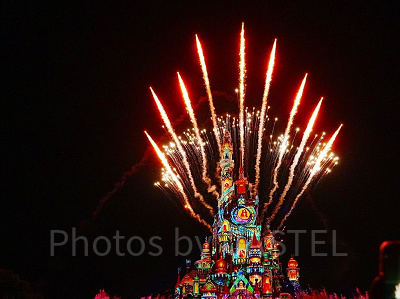 香港ディズニー夜のキャッスルショー：モーメンタスのホールニューワールドシーン