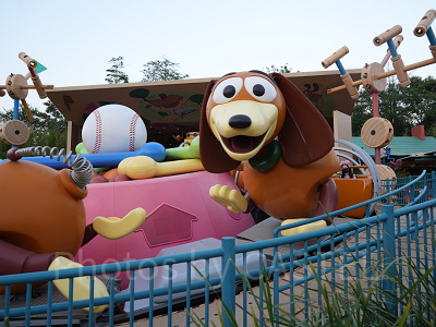 香港ディズニートイストーリーランド:スリンキー・ドッグ・スピン