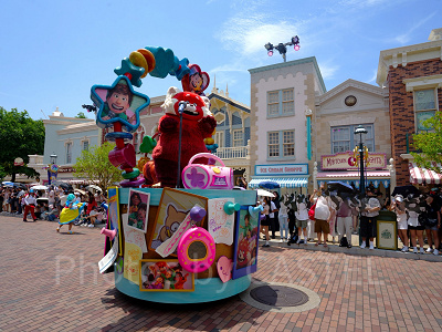 香港ディズニー20周年：フレンドタスティックの『私ときどきレッサーパンダ』フロート