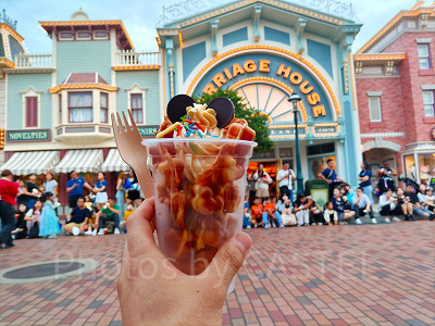 香港ディズニーの名物食べ歩きグルメ:エッグパフ
