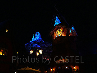 香港ディズニーのアナ雪エリア「ワールドオブフローズン」：夜景が素敵