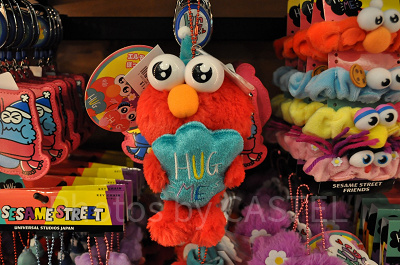 HUG ME!! HUG US!!のくっつきストラップ(エルモ)