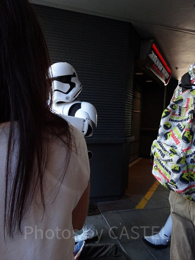 隠れつつ人の隙間からこっそり撮りました。