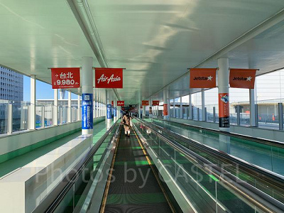 ここを歩いていくと到着!