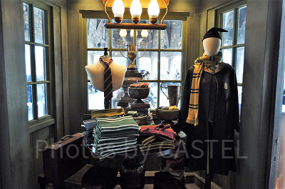 ハリーポッターエリアの店内ディスプレイ／USJ