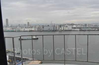 スーペリアルームは大阪湾海と対岸左側に大阪ドームの屋根が見えました（当日は曇りで残念）