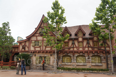 美女と野獣の世界観を満喫できるエリアですよね