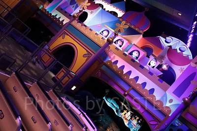 イッツ・ア・スモールワールド