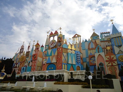 イッツ・ア・スモールワールド