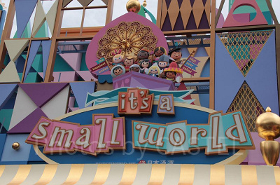 抱っこひものまま乗れるイッツ・ア・スモールワールド