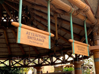 ジュラシックパークザライドの待ち列案内の看板（リニューアル後）