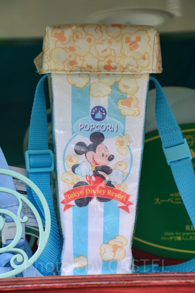 水色と白のストライプ柄のスーベニアポップコーンケース