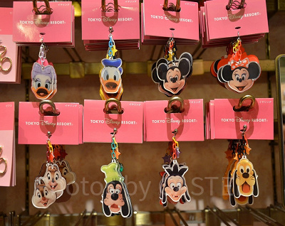 実写キャラクターイヤリング1