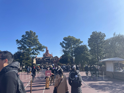 ディズニーランド混雑状況の現地レポート：ウエスタンランドではビッグサンダーマウンテンに長蛇の列が！
