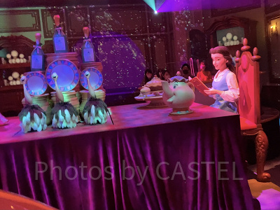 ひとりぼっちの晩餐会（ダイニングルーム）