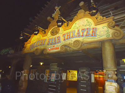 ショーの入口にもクマがたくさん！