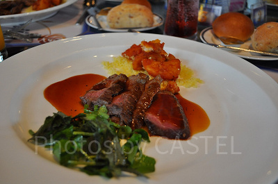 メインの肉料理/サンジの海賊レストラン2019