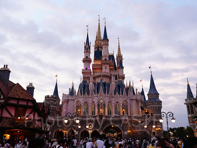 ディズニーランドでベルに会える!