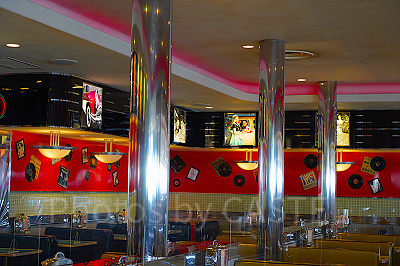 メルズ・ドライブ・イン：店内