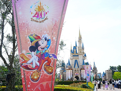 ディズニー40周年のフォトスポットまとめ！ガーランドや40周年ロゴが