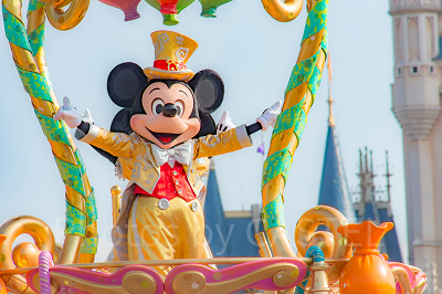 ミッキーマウスまとめ！誕生日・フレンズ・声優や書き方からコーデ