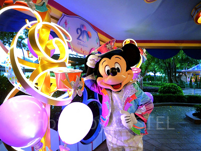 香港ディズニーのグリーティング20周年コスチュームのミッキー