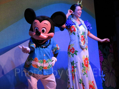 ミッキーのレインボー・ルアウ