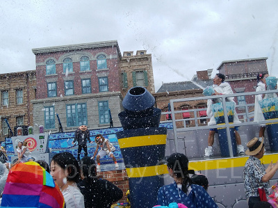 ミニオンクールファッションショー／大量の雪が降ってきた