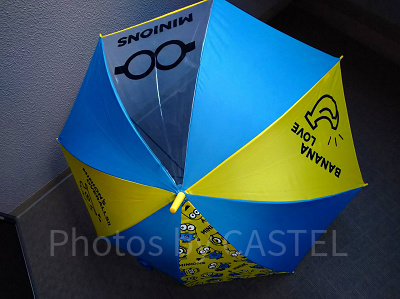 ミニオンのイエロー×ブルー傘