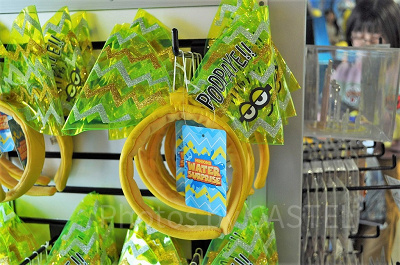 ミニオンのカチューシャはリボンがビニール製なのでビショ濡れOK