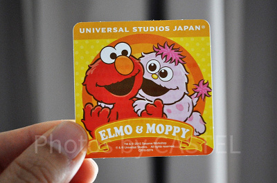 ワンダーランドでもらったモッピーとエルモのシール