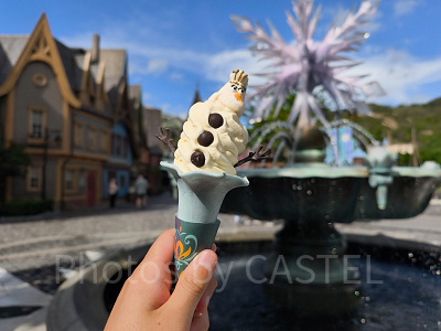 ノーザンディライツの大人気フード：オラフをモチーフにしたソフトクリーム