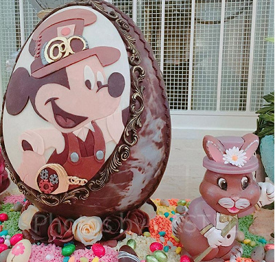 本体はもちろん、土台のバラも、ウサギも、カラフルな装飾もチョコレート!!