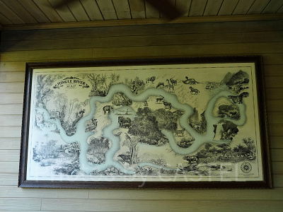 Qラインにある大きな地図に注目