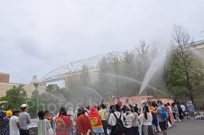ワンピースウォーターバトルは会場全体が水でビショ濡れになる／USJ