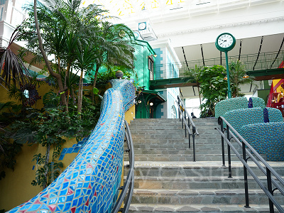 オリヲン座（オリオン座）は階段を登って左手