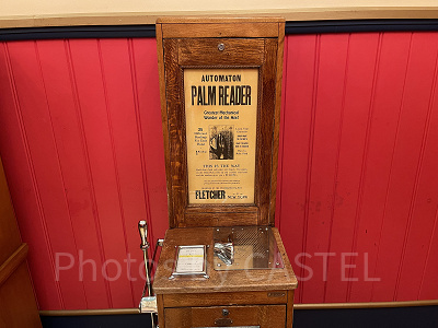 手相占い(ペニーアーケード)