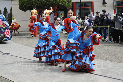 パレード「エスパーニャカーニバル”アデランテ”」
