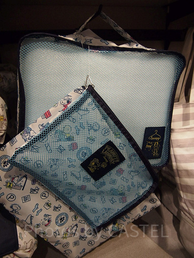 PEANUTS LAUNDRY(ピーナッツ・ランドリー)バッグ型ポーチは同じデザインのポーチ付き