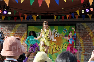 女性ダンサーメインのパフォーマンス