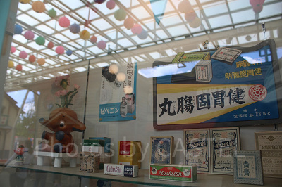 薬局のショーケース