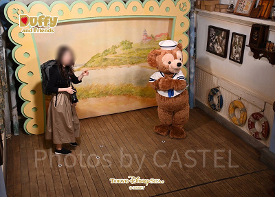 ダッフィーとの写真撮影（自動撮影されたもの）