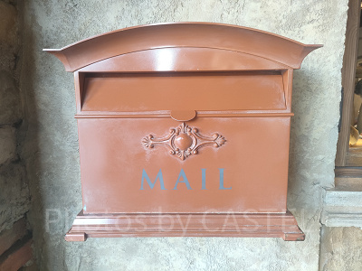 フォトグラフィカ入り口のポスト