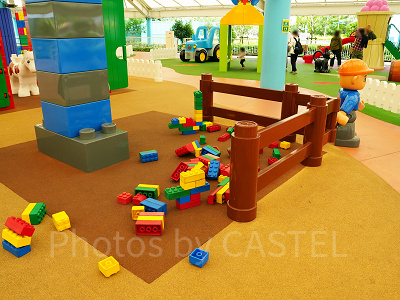 レゴ®デュプロのブロックで自由に遊べる