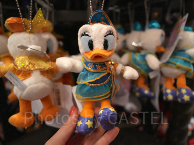 ディズニー40周年グッズ102点！記念コスチュームを着たミッキーたちの