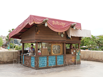 アラビアンコースト前のポップコーンワゴン