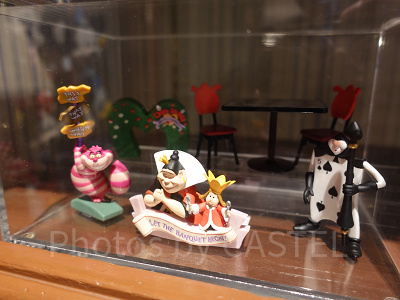 クイーン・オブ・ハートのバンケットホールのミニチュアフィギュア