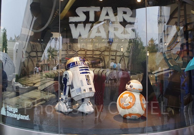 大活躍するR2-D2とBB-8
