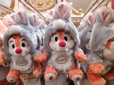ディズニーお正月グッズ：うさぎチップぬいぐるみバッジ